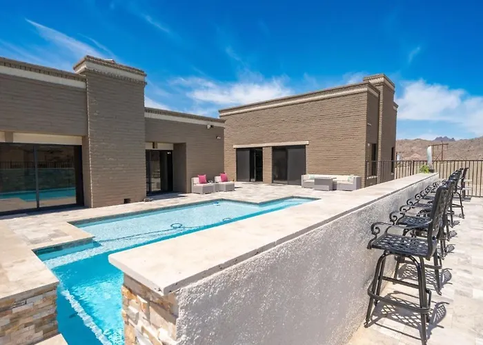 Holiday home Eagles Lair, Pool & Views!